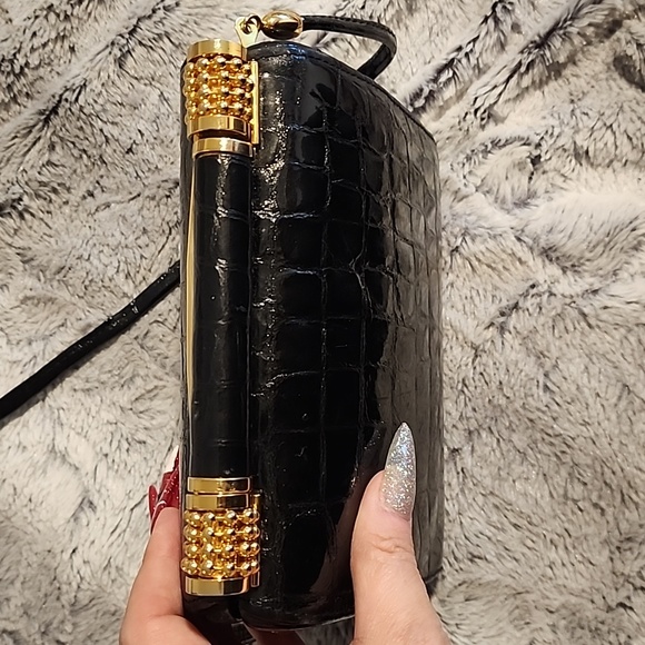 VINTAGE PANTERA BLACK PATENT LEATHER CLUTCH WITH GOLD HARDWARE - Picture 6 of 15